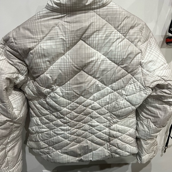 Ladies Eddie Bauer jacket! Very warm! Gray and white stripe! - Picture 2 of 5